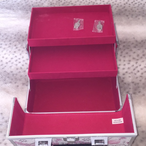 Train Case/ Make-up /Organizer - Picture 4 of 6